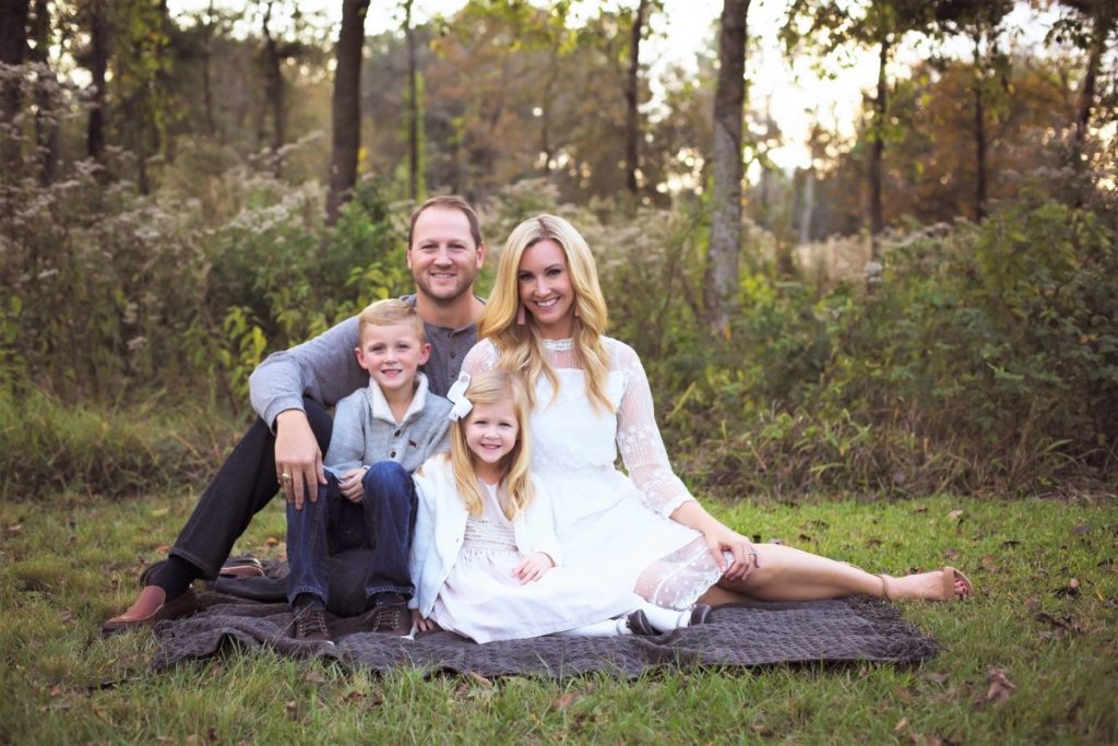 family christmas card - What To Wear For Your Family Christmas Card Pictures by Houston lifestyle blogger Haute & Humid