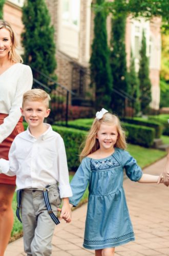 3 Tips For Effortless Holiday Family Pictures
