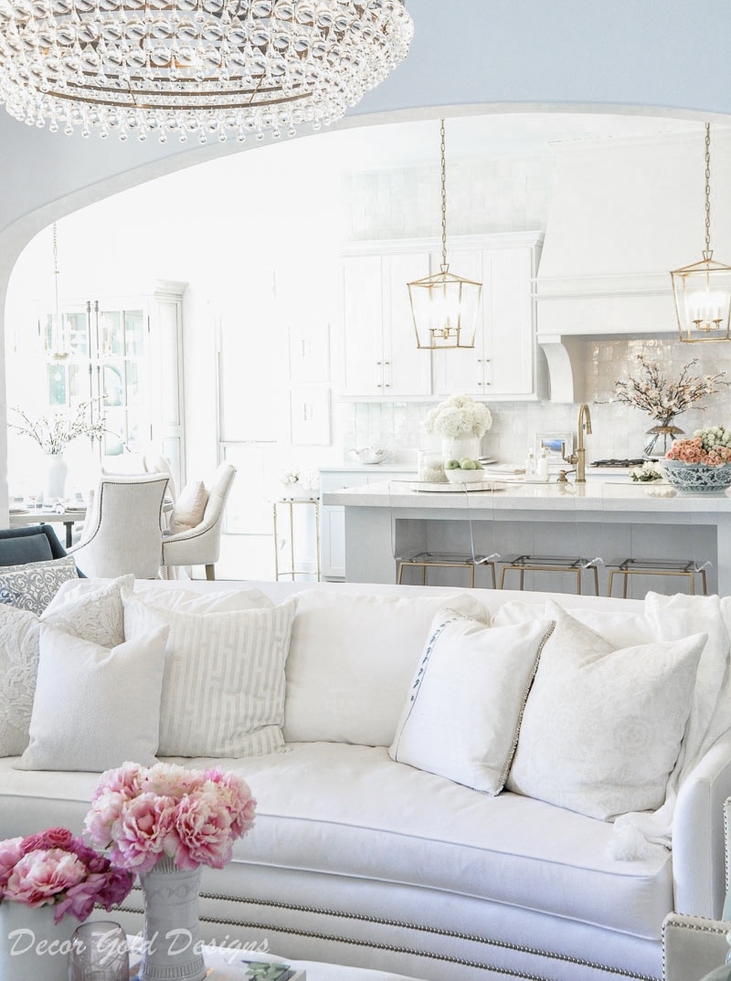 Neutral Home Decor featured by top US lifestyle blog Haute & Humid