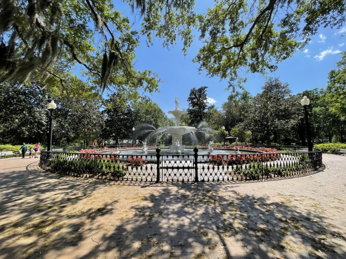 forsyth park | Savannah Georgia Travel Guide by popular Houston travel blog, Haute and Humid: image of a fountain at Forsyth Park. 